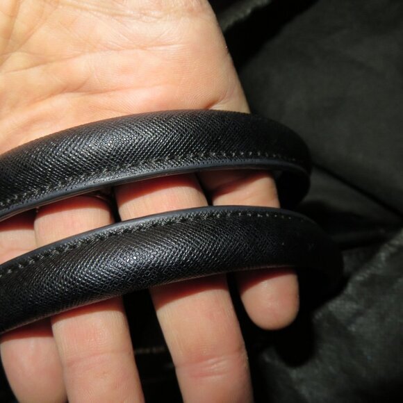 Vince Camuto Black Italian Leather Tote Handbag Crossbody w/ orig charm & tassel - Picture 5 of 15